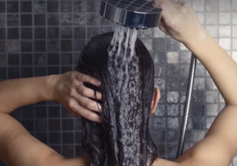 Try Rinsing Your Hair With Purified RO Water
